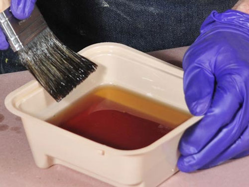 Creating a mixture of shellac flakes and denatured alcohol