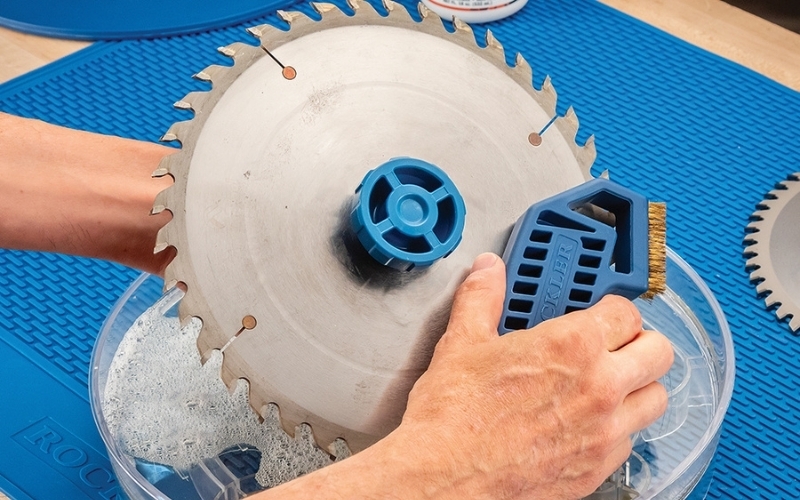 cleaning saw blades