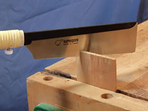 Making rip cuts with a japanese style saw