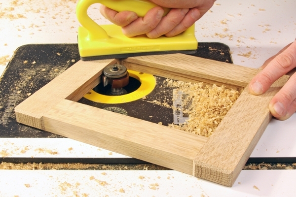Using router to cut interior groove on a picture frame