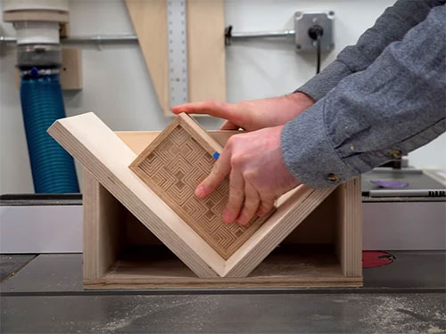 Cutting small box corner in plywood spline jig