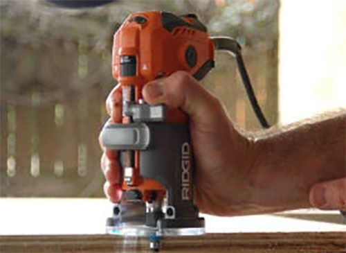 Making cuts with a Ridgid R2401 router