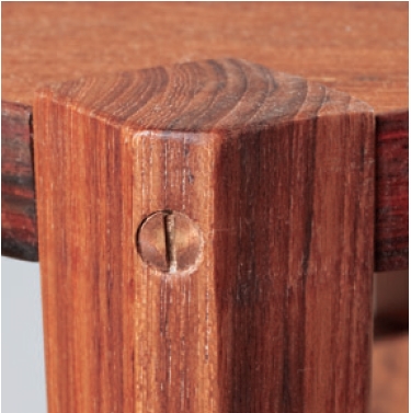 Screw attachment for occasional table legs