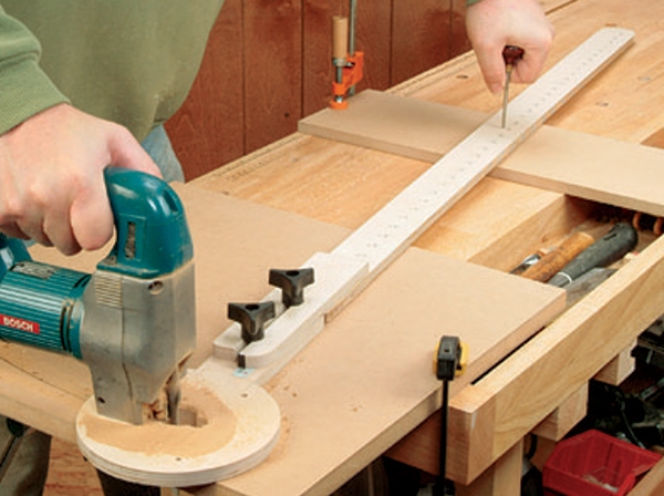Shop-made plywood circle cutting jig for jigsaw or router