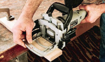making cut with biscuit joiner