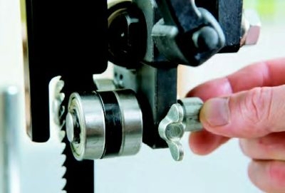 Adjusting set of upper band saw blade guides
