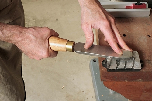 Burnishing a tungsten carbide scraper