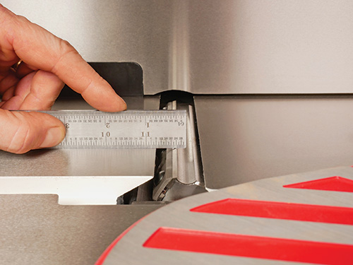 Checking space between jointer table and blade