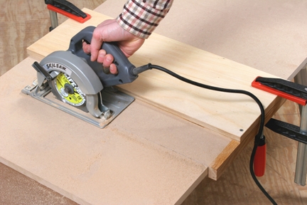 Cutting plywood panel using a crosscutting jig and circular saw