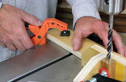 Clamping alignment jig to drill press table