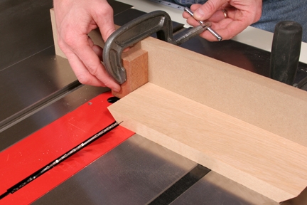 Clamping block to miter gauge fence