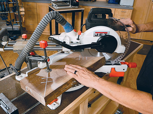 Using miter saw to cut forty five degree angles