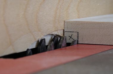 Using a table saw blade to cut a rabbet on table saw