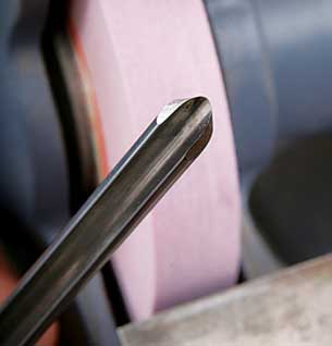 Final sharpened edge of a bowl gouge