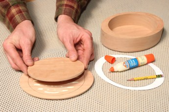 Gluing keepsake box lid to inner layer
