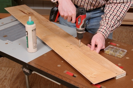 Joining fence to board with glue and flathead screws