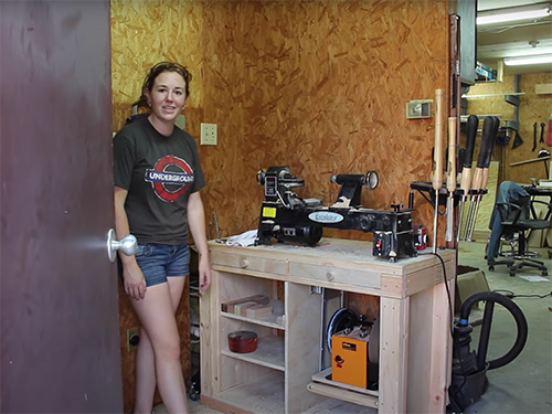 Lathe workstation with pull-out grinder storage