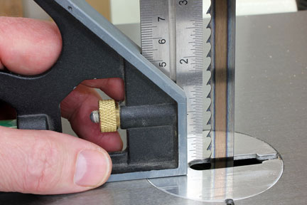 Measuring the gap between ban saw teeth