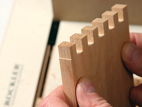 Unevenly cut box joint parts