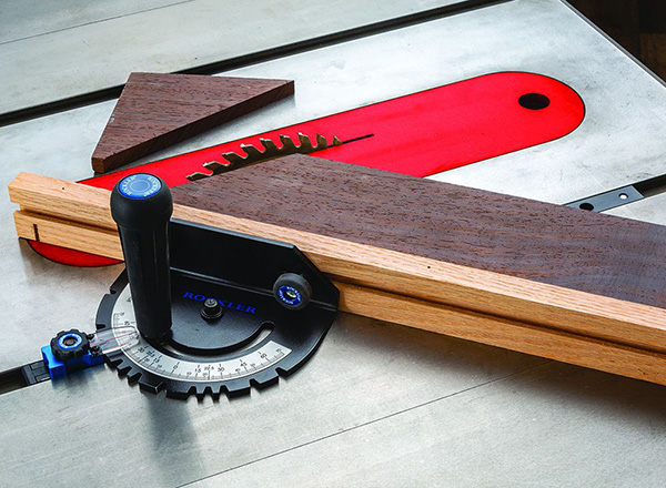 miter gauge crosscutting on table saw