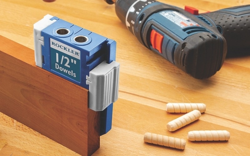 rockler dowling jig in use showing dowels and drill