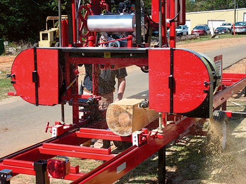 Running log through a mobile dimension saw mill