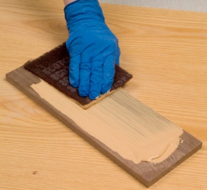 Sanding down a layer of oil-based pore filler