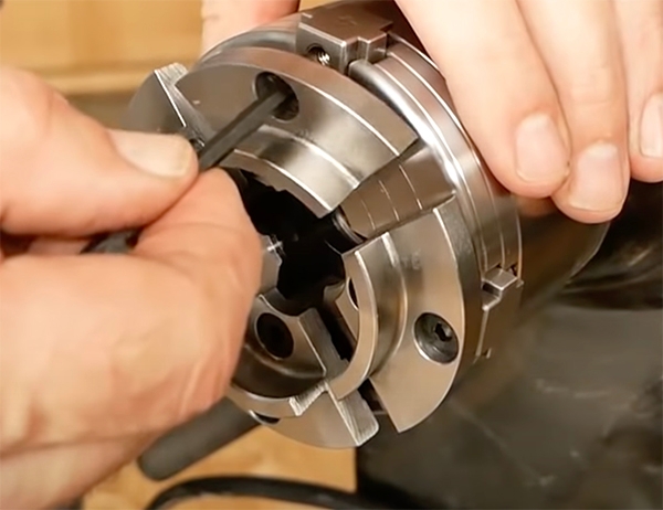 changing lathe chuck jaws