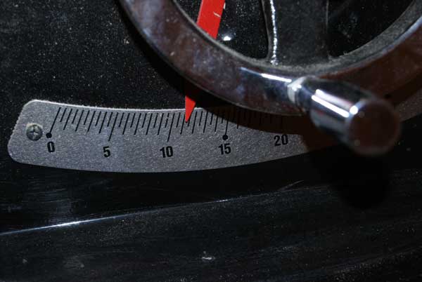 Adjusting table saw blade angle