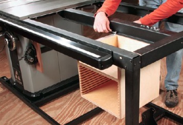 Attaching blade storage