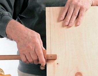 Using marking knife to mark out a rabbet cut