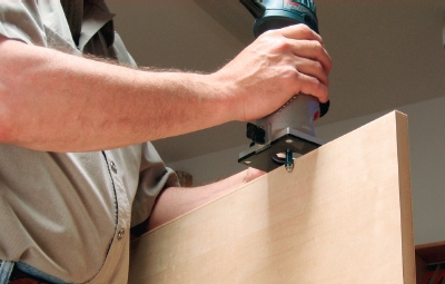 Cutting off edging overhang using a router
